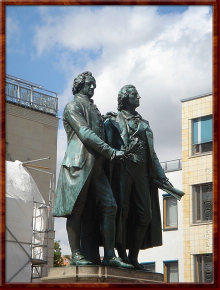 05 - Weimar - Goethe en Schiller.JPG