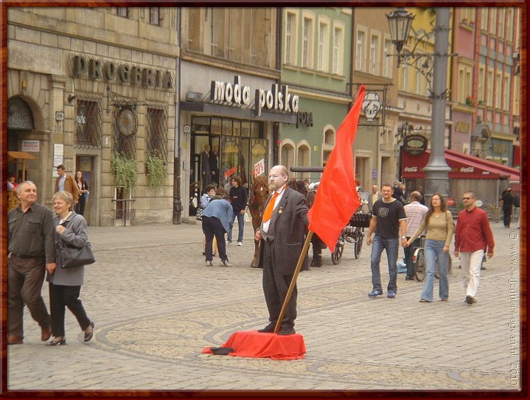 05 - Wroclaw, Lenin wijst de weg.jpg