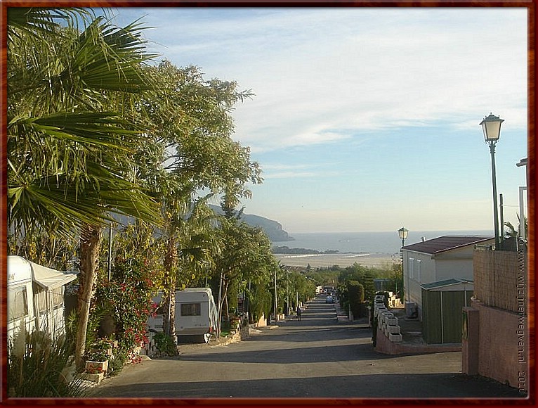 01 - Isla Plana - Terrassencamping - Hoe meer zee, des te verder is benee.JPG