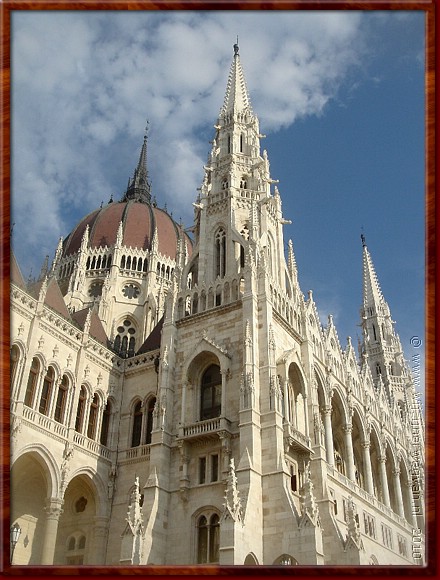 020 Budapest - Parlement - Hoog - Hoger - Hoogst.jpg