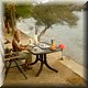 05 Epidavros - Bij eb kunnen we op het strand eten.jpg