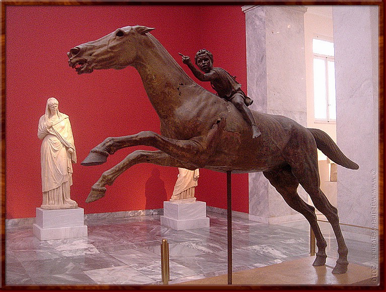 27 Archeologisch museum - Paard met de kleine ruiter.jpg