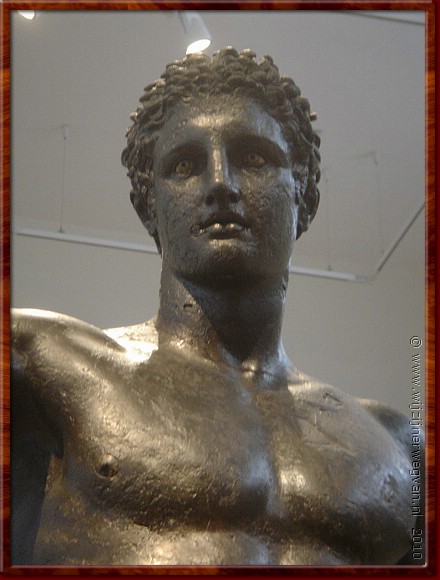 28 Athene - Perseus, opgedoken uit zee.JPG
