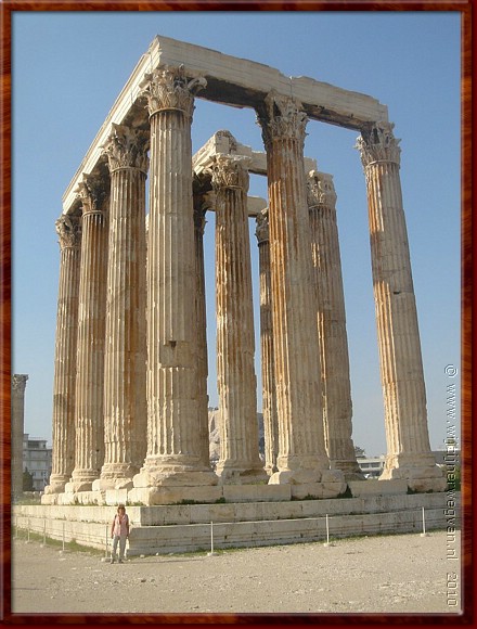 32 Athene - Tempel van Zeus met Mieke.JPG