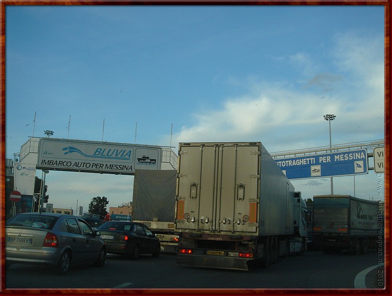 02 Rgio di Calabria - In de kerstfile voor de ferry naar Sicili.JPG