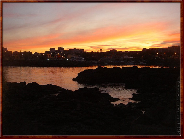 07 Catania - Uitzicht vanuit de caravan bij het vallen van de avond.JPG