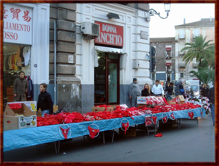 09 Catania - Italianen houden van rood.jpg