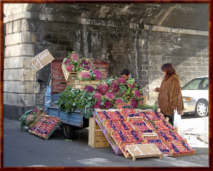 10 Catania - Zelfs de bloemkool is hier rood!.jpg