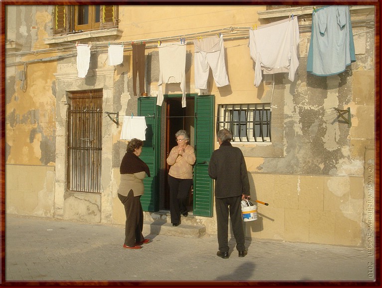 19 Siracusa - Nee hoor, volgens mij regent het helemaal niet.JPG