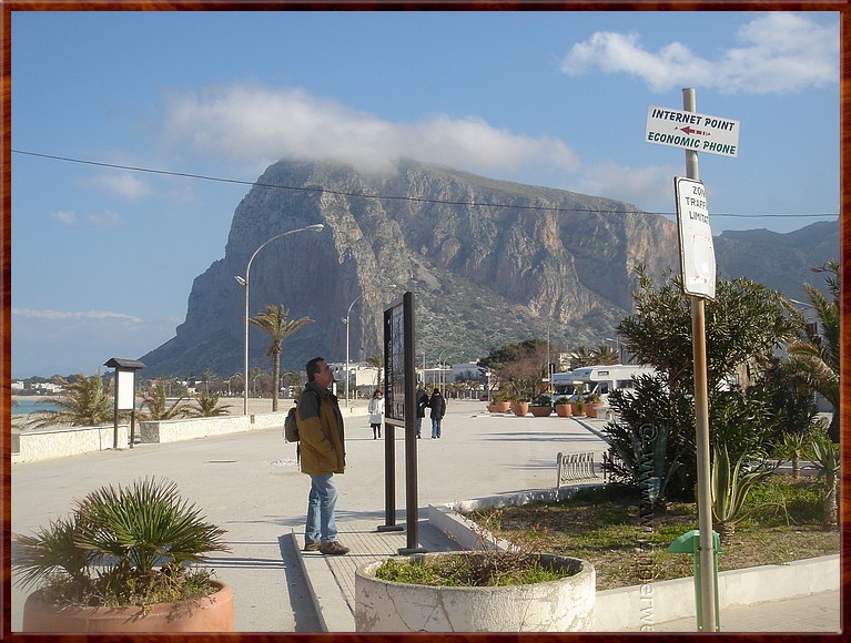 05 San Vito lo Capo - Internet, internet, ik zie geen internet.JPG