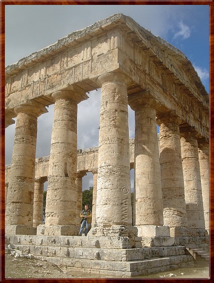 34 Segesta - Weer zo'n tempel waarvan niemand meer weet...JPG