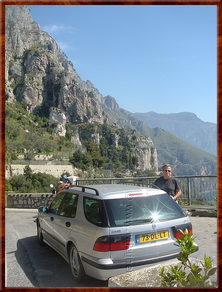 15 Amalfi-kust - Parkeerhaven met uitzicht.JPG