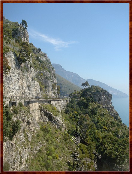 16 Amalfi-kust - Weg berg.JPG