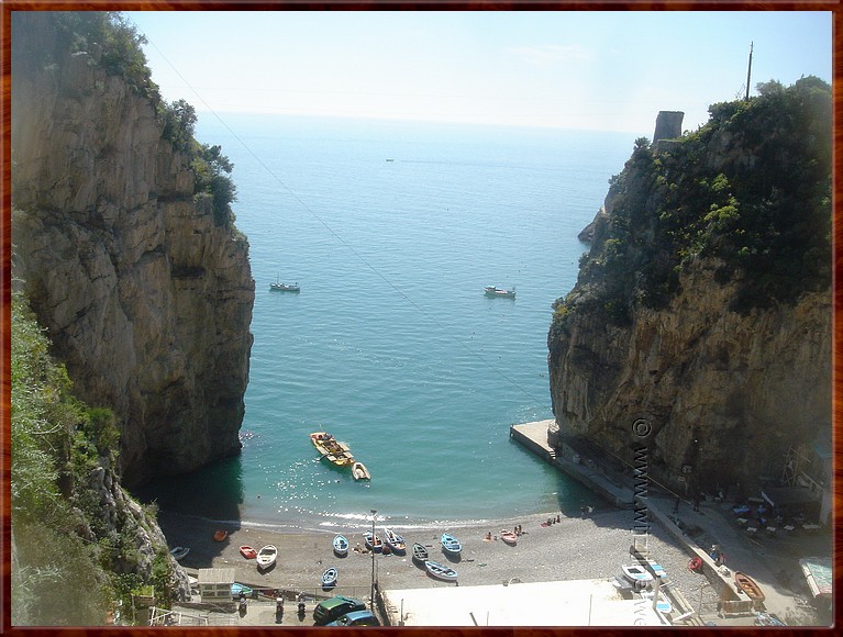 18 Amalfi-kust - Strandhaventje.JPG