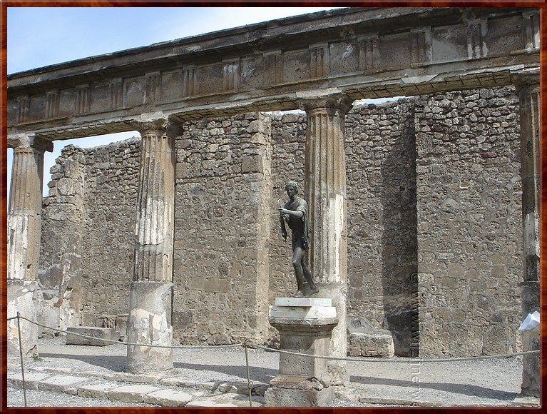 26 Pompei - Tempel van Apollo.jpg