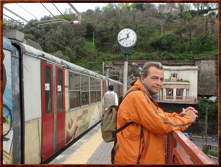 40 Seiano di Sorrento - Trein, trein, ik zie geen trein....JPG