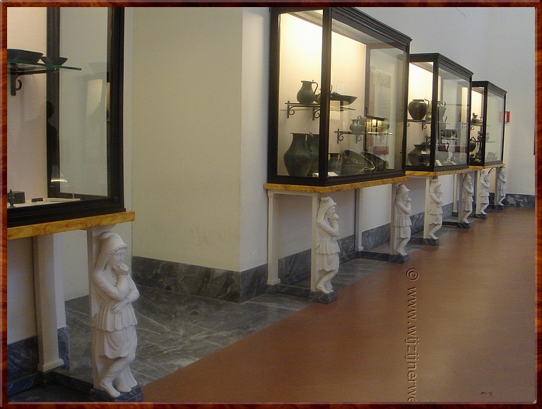 41a Napels - Museo Archeologico Nazionale - Leunsteunen.jpg