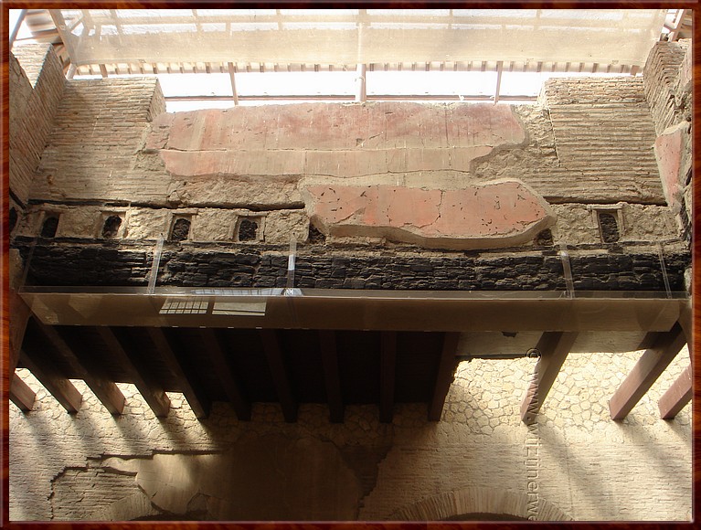 49 Herculaneum - Dragende muur.JPG