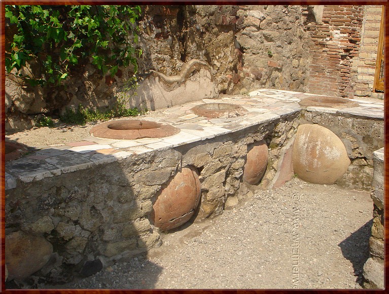 53a Herculaneum - Fast food.jpg