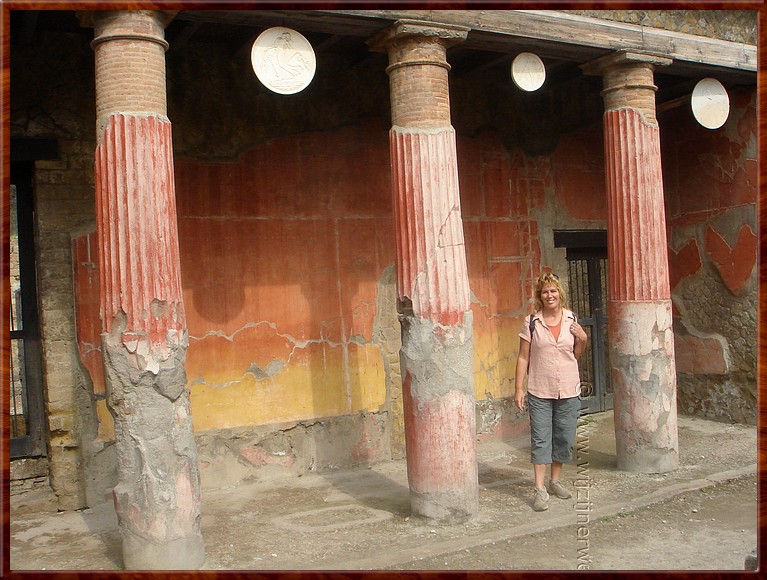 55 Herculaneum - Huis met Reliëf van Telephus.jpg