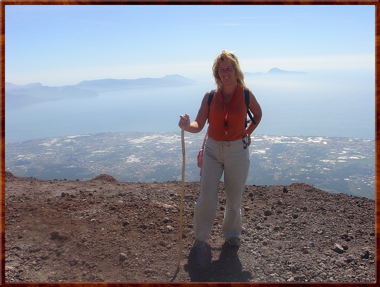 61 Vesuvius - Mieke is boven Jan.JPG