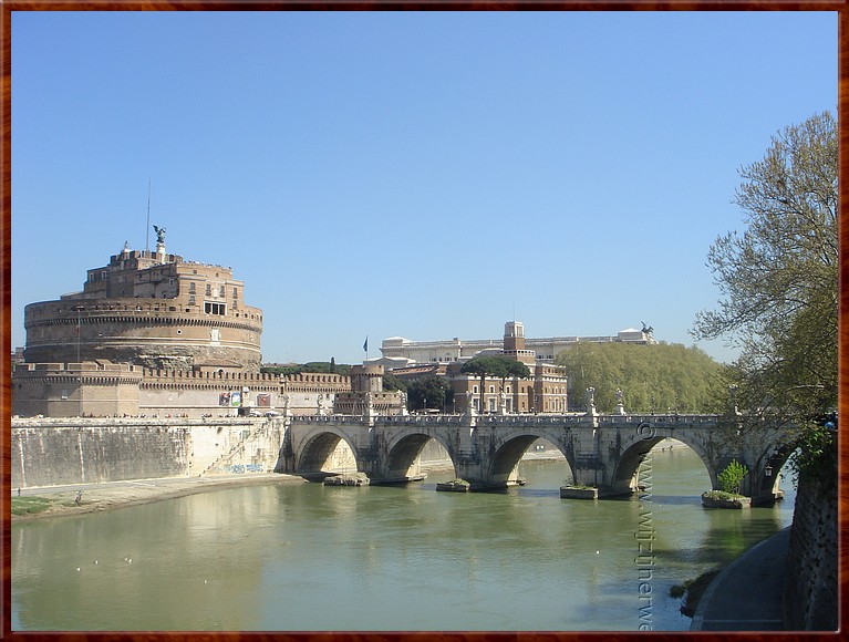 008 Rome - Engelenburcht - The scene of the crime! in het Bernini mysterie.jpg