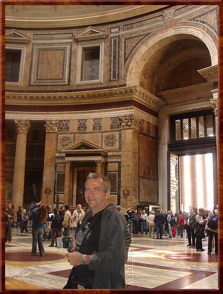 011 Rome - Johannes in het Pantheon.JPG