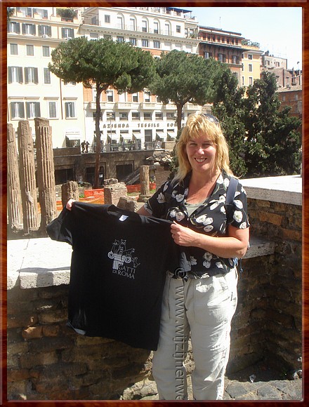 039 Rome - Torre Argentina - Gatti di Roma-shirt.jpg