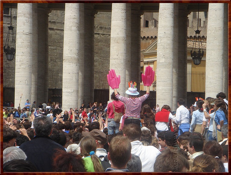 050 Vaticaan - Pasen - Pausfans 2.JPG