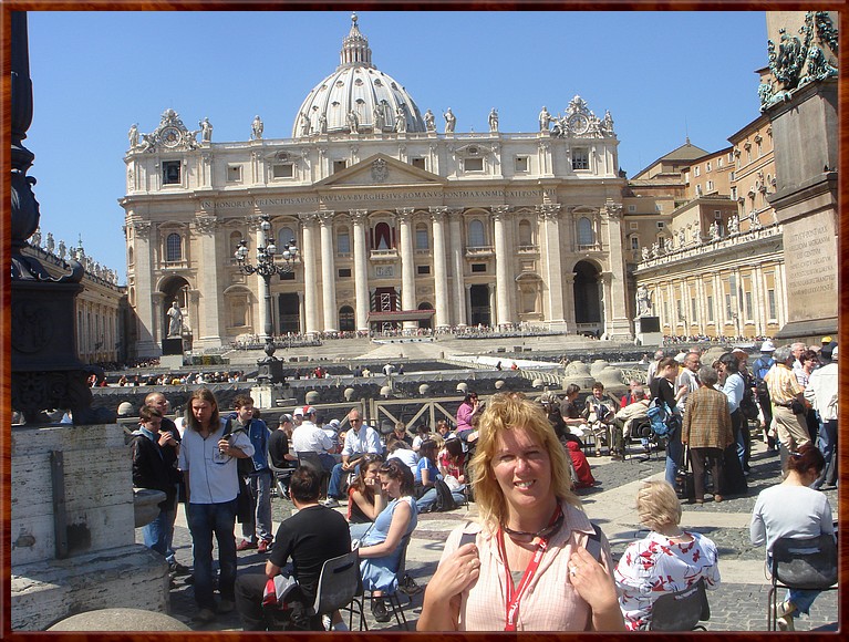 055 Vaticaan - Sint Pieter Plein - Ja, hallooo. Wij hebben nog meer plannen vandaag.jpg