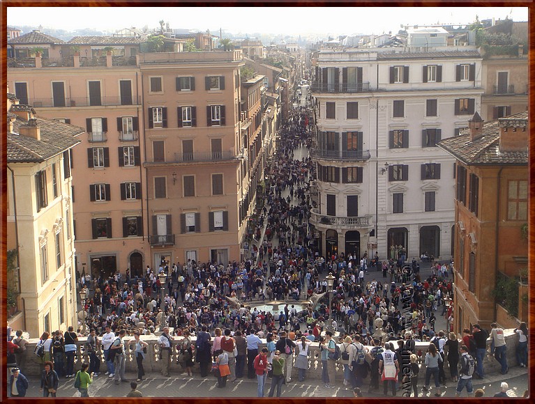 064 Rome - Drukte bij de Spaanse Trappen.jpg