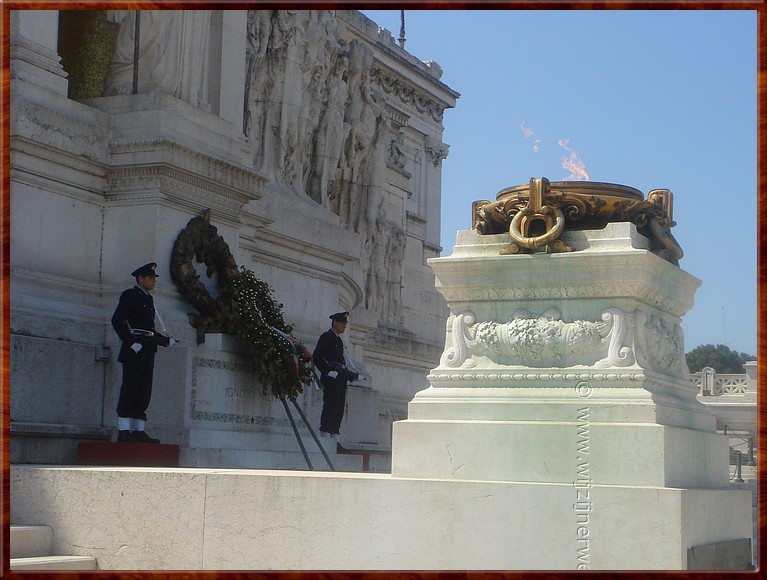 097 Rome -  Nationaal Monument - Eeuwige Vlam.JPG