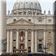 045 Vaticaan - Pasen - Hij staat op het balkon!!.JPG