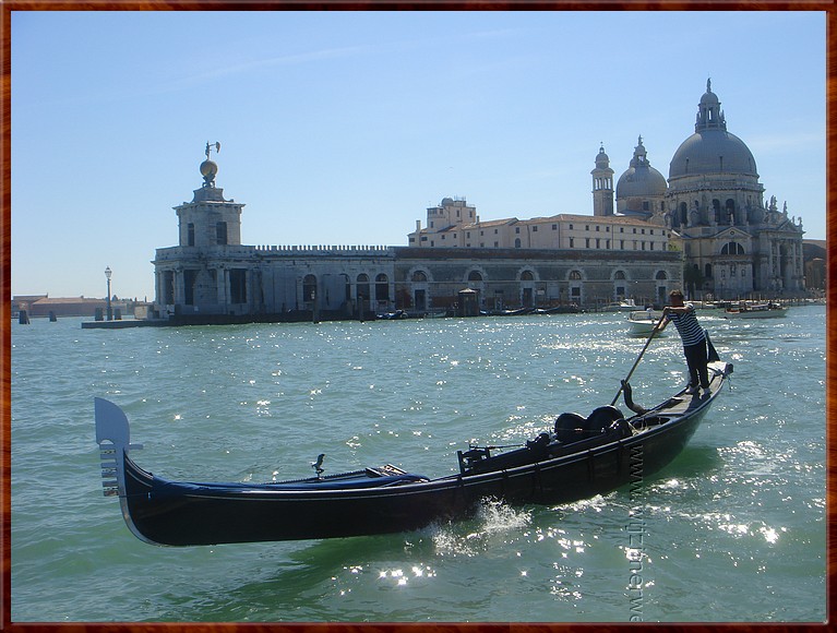 132 Venetië - Monding Canal Grande - Als het golft, dan golft het goed.jpg