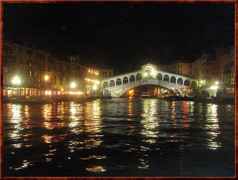 159 Venetië - En terwijl de Rialto brug nog schittert als tevoren.JPG