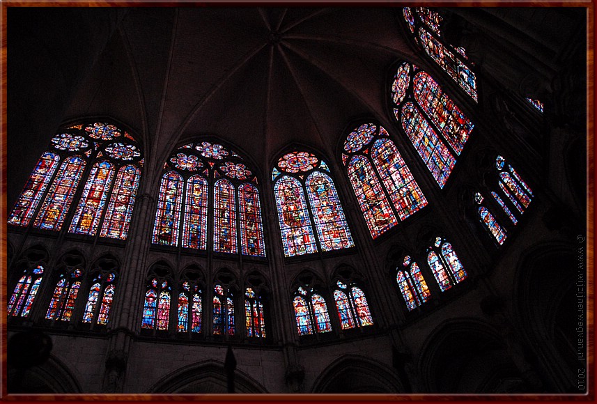 033 - Troyes - Saint Pierre Saint Paul kathedraal - Glasharmonie.JPG