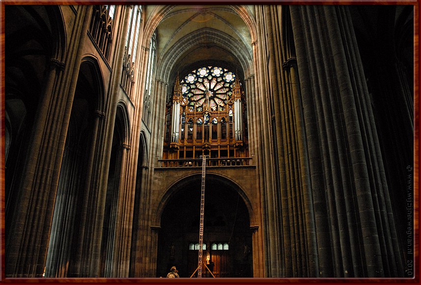 37 - Clermont Ferrand - Notre Dame de l'Assomption kathedraal - Brandladder organist.JPG
