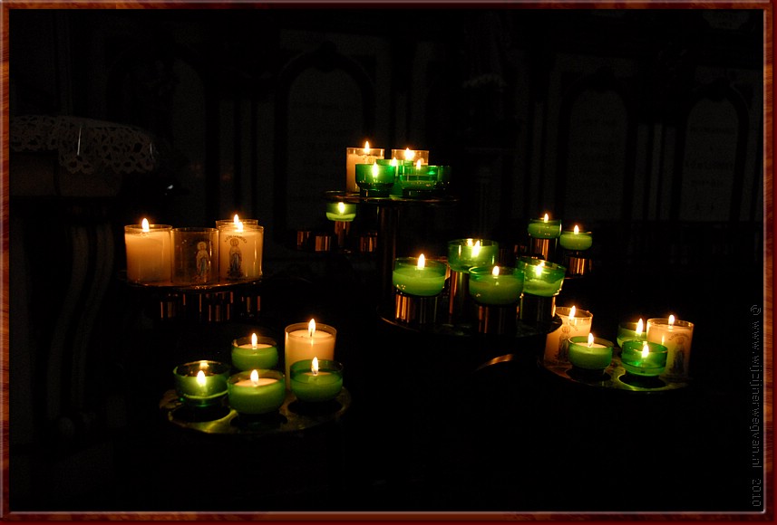 06 - Castres - Saint Benoit kathedraal -  Candlelight.JPG