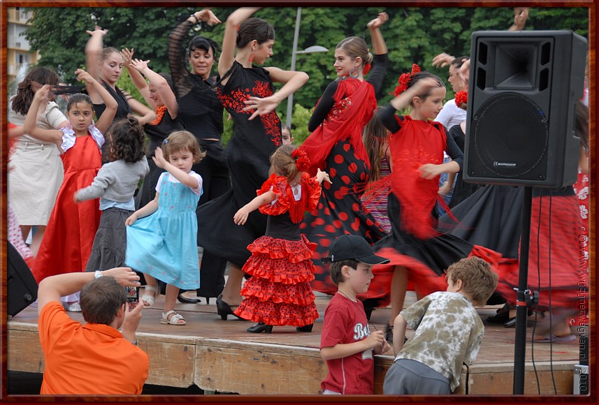 26 - Castres - On y dance .. on y dance.. .JPG