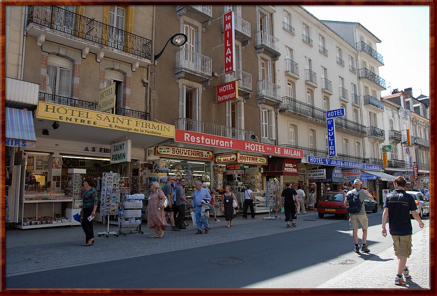 25 - Lourdes heeft, op Parijs na, de meeste hotels van Frankrijk.JPG