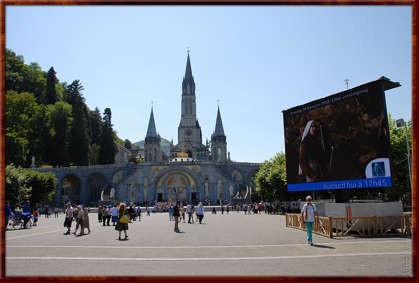 30 - Lourdes - Esplanade des Processions.JPG
