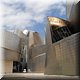 13 - Bilbao - Guggenheim Museum - en is bedekt met duizenden titaniumplaten.jpg