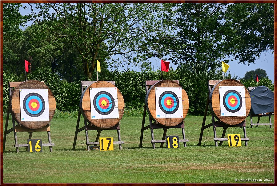 Baarschot, Camping Archery Farm 

De naam van de camping is niet uit de duim gezogen...        18/18