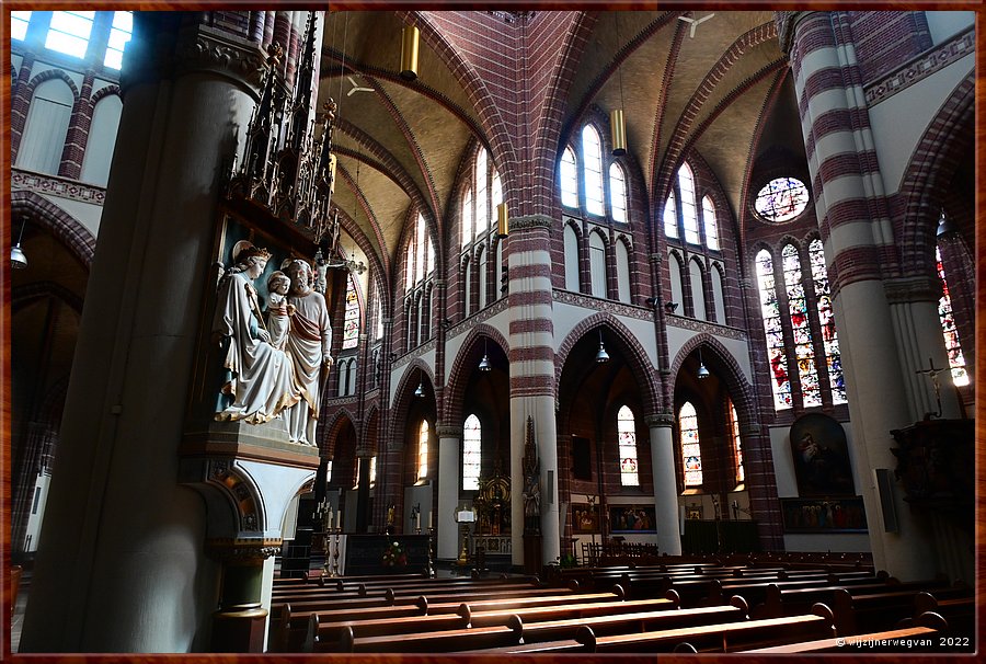 Oisterwijk, Kerkplein 

Sint Petrus kerk        4/8