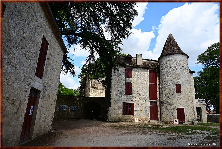 Eymet, Avenue de la Bastide 

Chteau d'Eymet        25/48