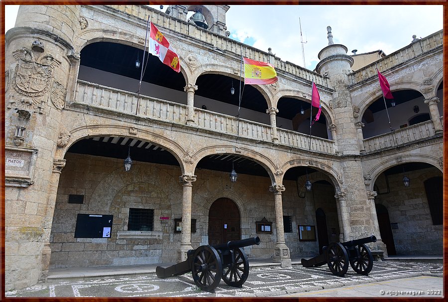 Ciudad Rodrigo, Plaza Mayor 

Ayuntamiento de Ciudad Rodrigo        53/83