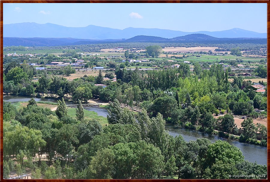 Ciudad Rodrigo, Stadsmuur 

Camping La Pesquera, aan de overzijde van de gueda rivier onder de bomen        55/83