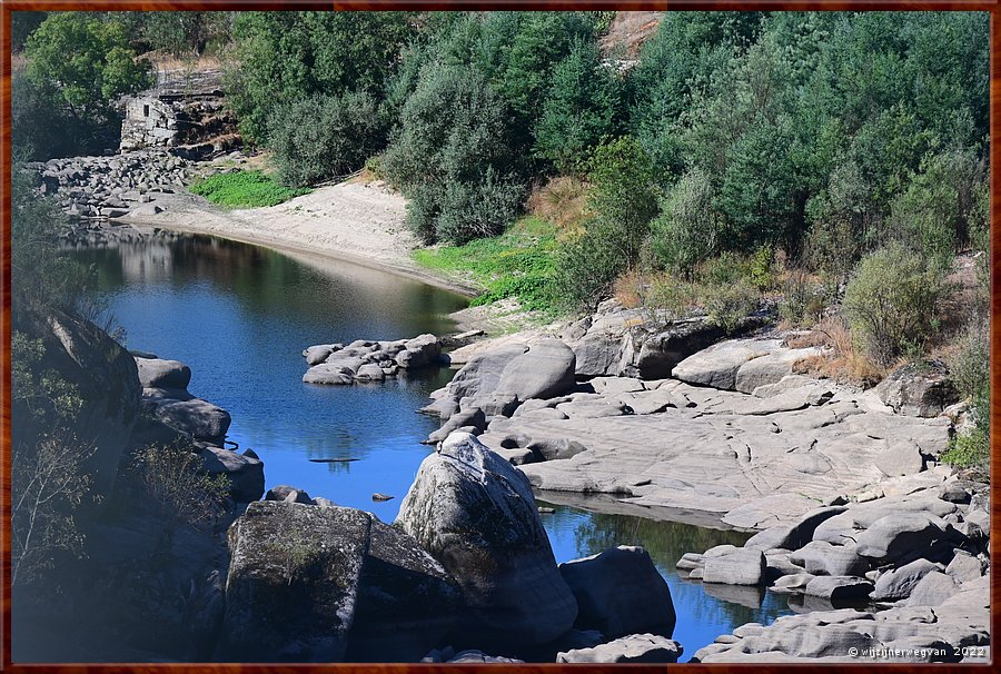 Pvoa de So Cosme,  

Gelaten
Toont de rivier
Zijn bed        10/20