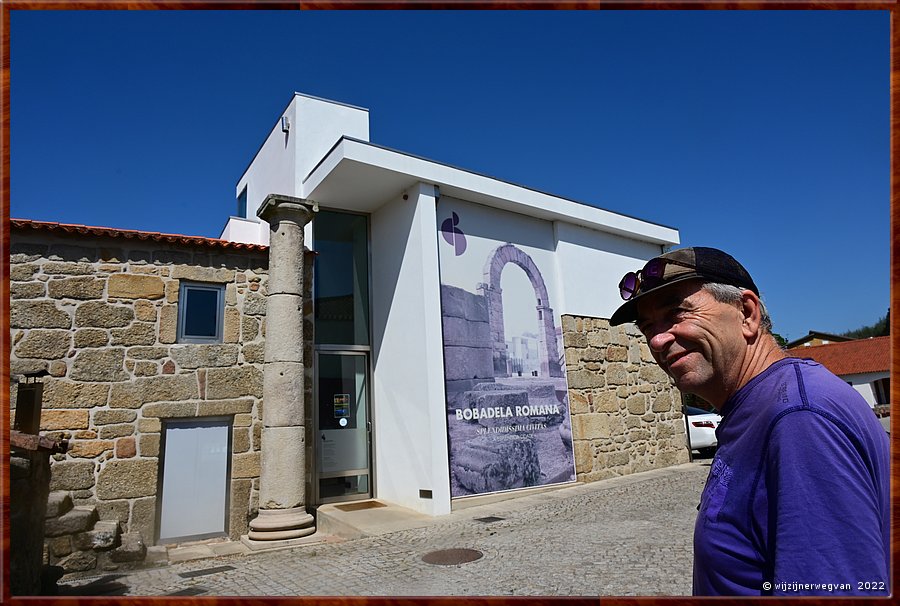 Bobadela,  

... Romeins museum. Als alle toeristen hierweggingen, dan kon hij het andere museumm openen...        17/34