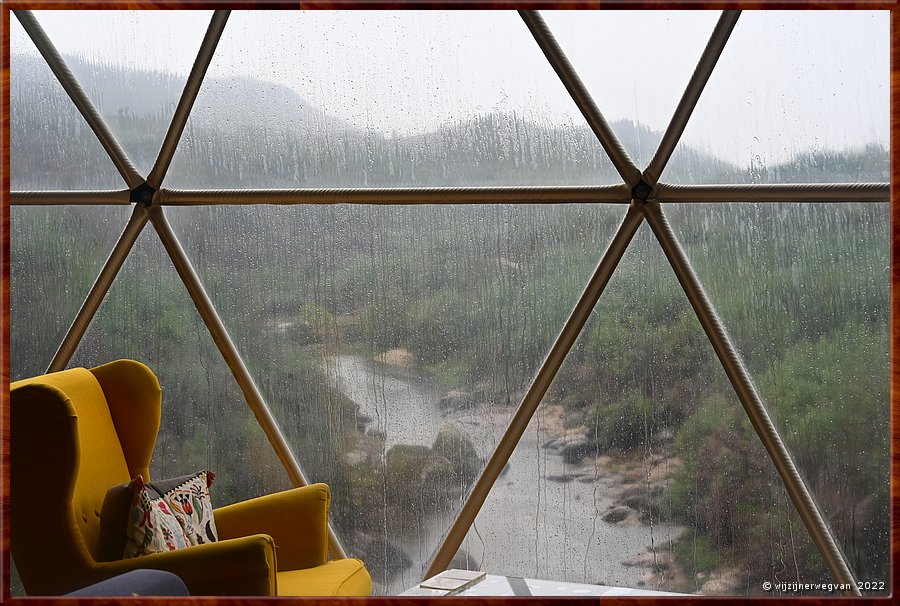 ,  

Zicht vanuit de dome op een regenachtige zaterdagmiddag        19/20